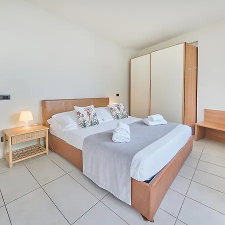 Appart hôtel Front 4*
