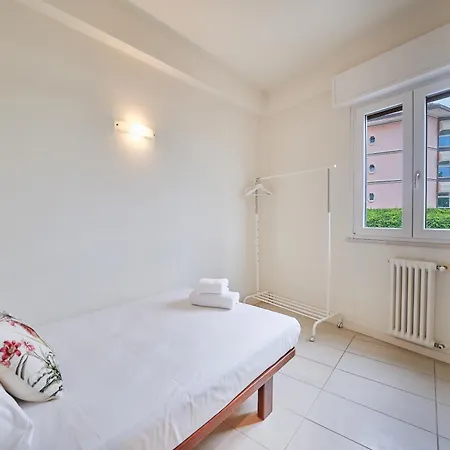 Front Apartmanhotel 4*