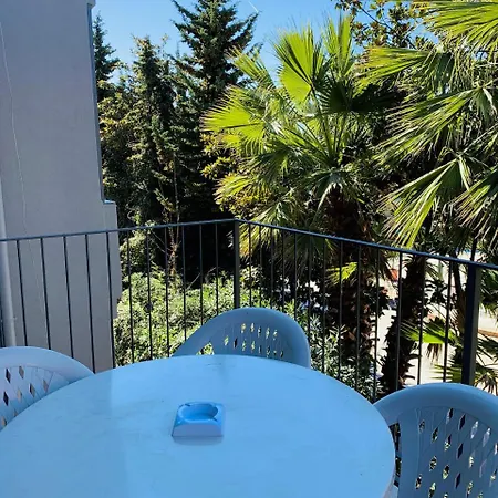 Front Aparthotel *