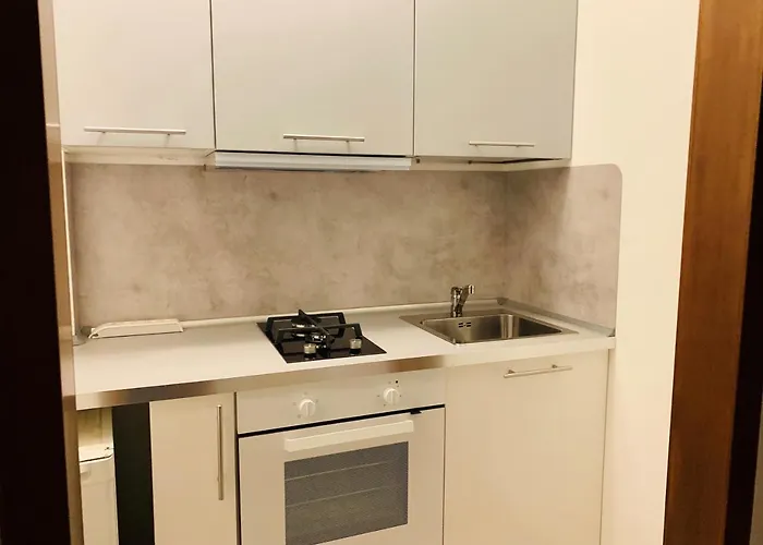 アパートホテル Front 4*